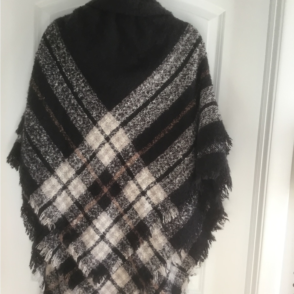 Accessory ST Poncho Wrap - Picture 2 of 3